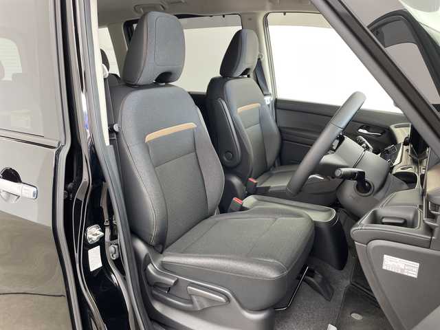 日産 セレナ e－4ORCE ハイウェイスターV 兵庫県 2024(令6)年 1.1万km ダイヤモンドブラック ・ワンオーナー車/・12.3インチNissan Connectナビ/・フルセグTV・BT・USB・Apple Car Play/・アラウンドビューモニター/・プロパイロット２．０/・インテリジェントエマージェンシーブレーキ/・前方衝突予測警報/・アダプティブLEDヘッドライトシステム/・ハイビームアシスト/・先行車発進お知らせ/・ふらつき警報/・標識検知機能/・コーナーセンサー/・ハンズフリー付き両側パワースライドドア/・ステアリングヒーター/・１～2列目シートヒーター/・デジタルインナーミラー/・ビルトインETC2.0/・純正前後ドライブレコーダー/・ワイヤレス充電/・RSRスプリング/・ステアリングリモコン/・電動格納ミラー/・ウインカーミラー/・後席サンシェード/・ドアバイザー/・純正アルミホイール/・純正フロアマット/・スマートキー/・プッシュスタート/・スペアキー/・W+サイドエアバック/・カーテンエアバック