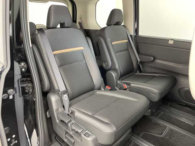 日産 セレナ e－4ORCE ハイウェイスターV 兵庫県 2024(令6)年 1.1万km ダイヤモンドブラック ・ワンオーナー車/・12.3インチNissan Connectナビ/・フルセグTV・BT・USB・Apple Car Play/・アラウンドビューモニター/・プロパイロット２．０/・インテリジェントエマージェンシーブレーキ/・前方衝突予測警報/・アダプティブLEDヘッドライトシステム/・ハイビームアシスト/・先行車発進お知らせ/・ふらつき警報/・標識検知機能/・コーナーセンサー/・ハンズフリー付き両側パワースライドドア/・ステアリングヒーター/・１～2列目シートヒーター/・デジタルインナーミラー/・ビルトインETC2.0/・純正前後ドライブレコーダー/・ワイヤレス充電/・RSRスプリング/・ステアリングリモコン/・電動格納ミラー/・ウインカーミラー/・後席サンシェード/・ドアバイザー/・純正アルミホイール/・純正フロアマット/・スマートキー/・プッシュスタート/・スペアキー/・W+サイドエアバック/・カーテンエアバック