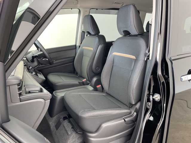 日産 セレナ e－4ORCE ハイウェイスターV 兵庫県 2024(令6)年 1.1万km ダイヤモンドブラック ・ワンオーナー車/・12.3インチNissan Connectナビ/・フルセグTV・BT・USB・Apple Car Play/・アラウンドビューモニター/・プロパイロット２．０/・インテリジェントエマージェンシーブレーキ/・前方衝突予測警報/・アダプティブLEDヘッドライトシステム/・ハイビームアシスト/・先行車発進お知らせ/・ふらつき警報/・標識検知機能/・コーナーセンサー/・ハンズフリー付き両側パワースライドドア/・ステアリングヒーター/・１～2列目シートヒーター/・デジタルインナーミラー/・ビルトインETC2.0/・純正前後ドライブレコーダー/・ワイヤレス充電/・RSRスプリング/・ステアリングリモコン/・電動格納ミラー/・ウインカーミラー/・後席サンシェード/・ドアバイザー/・純正アルミホイール/・純正フロアマット/・スマートキー/・プッシュスタート/・スペアキー/・W+サイドエアバック/・カーテンエアバック