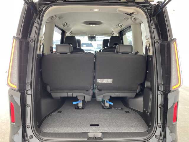 日産 セレナ e－4ORCE ハイウェイスターV 兵庫県 2024(令6)年 1.1万km ダイヤモンドブラック ・ワンオーナー車/・12.3インチNissan Connectナビ/・フルセグTV・BT・USB・Apple Car Play/・アラウンドビューモニター/・プロパイロット２．０/・インテリジェントエマージェンシーブレーキ/・前方衝突予測警報/・アダプティブLEDヘッドライトシステム/・ハイビームアシスト/・先行車発進お知らせ/・ふらつき警報/・標識検知機能/・コーナーセンサー/・ハンズフリー付き両側パワースライドドア/・ステアリングヒーター/・１～2列目シートヒーター/・デジタルインナーミラー/・ビルトインETC2.0/・純正前後ドライブレコーダー/・ワイヤレス充電/・RSRスプリング/・ステアリングリモコン/・電動格納ミラー/・ウインカーミラー/・後席サンシェード/・ドアバイザー/・純正アルミホイール/・純正フロアマット/・スマートキー/・プッシュスタート/・スペアキー/・W+サイドエアバック/・カーテンエアバック