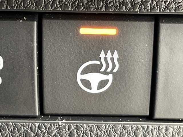 トヨタ ＲＡＶ４ アドベンチャー オフロードPKGⅡ 群馬県 2023(令5)年 3.6万km スーパーホワイトⅡ 禁煙車　純正１０．５インチディスプレイオーディオ　全方位カメラ　デジタルインナーミラー　レーダークルーズコントロール　４WD　ルーフレール　ステアリングスイッチ　ハンドルヒーター　シートエアコン