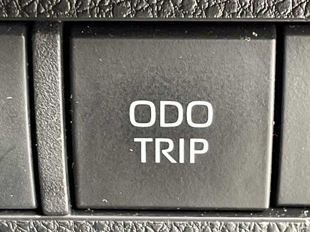 トヨタ ＲＡＶ４ アドベンチャー オフロードPKGⅡ 群馬県 2023(令5)年 3.6万km スーパーホワイトⅡ 禁煙車　純正１０．５インチディスプレイオーディオ　全方位カメラ　デジタルインナーミラー　レーダークルーズコントロール　４WD　ルーフレール　ステアリングスイッチ　ハンドルヒーター　シートエアコン