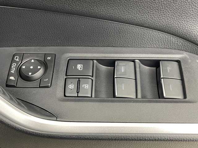 トヨタ ＲＡＶ４ アドベンチャー オフロードPKGⅡ 群馬県 2023(令5)年 3.6万km スーパーホワイトⅡ 禁煙車　純正１０．５インチディスプレイオーディオ　全方位カメラ　デジタルインナーミラー　レーダークルーズコントロール　４WD　ルーフレール　ステアリングスイッチ　ハンドルヒーター　シートエアコン