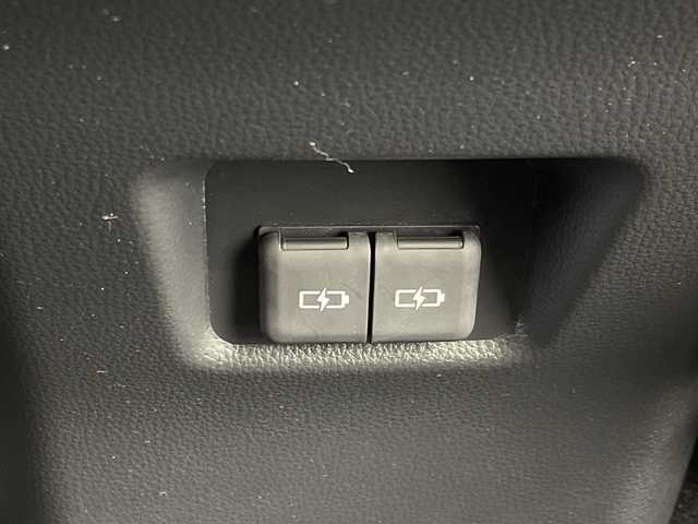 トヨタ ＲＡＶ４ アドベンチャー オフロードPKGⅡ 群馬県 2023(令5)年 3.6万km スーパーホワイトⅡ 禁煙車　純正１０．５インチディスプレイオーディオ　全方位カメラ　デジタルインナーミラー　レーダークルーズコントロール　４WD　ルーフレール　ステアリングスイッチ　ハンドルヒーター　シートエアコン