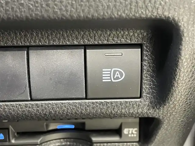 トヨタ ＲＡＶ４ アドベンチャー オフロードPKG 埼玉県 2021(令3)年 6.8万km アティチュードブラックマイカ ４WD/デジタルインナーミラー/純正９インチディスプレイオーディオナビ/DTV/BT/USB/トヨタセーフティーセンス/ブラインドスポットモニター/レーダークルーズコントロール/バックカメラ/ルーフレール/黒革シート/パワーシート/ドアバイザー/ドライブレコーダー前後/オートハイビーム/LEDオートライト/ビルトインETC/ＴＯＹＯＴＡグリル