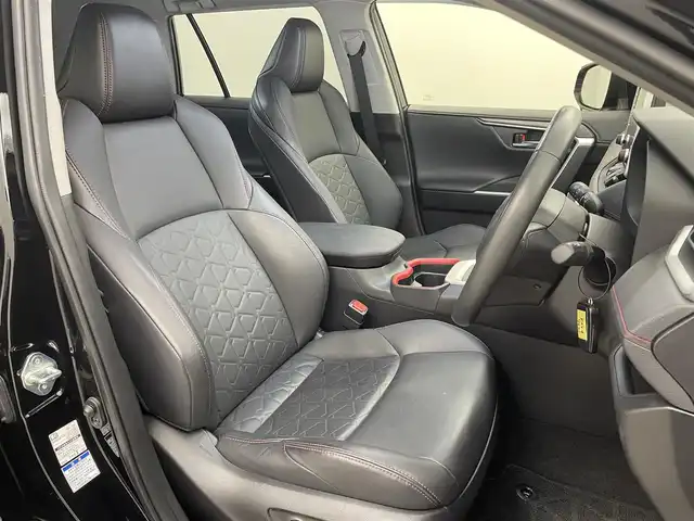 トヨタ ＲＡＶ４ アドベンチャー オフロードPKG 埼玉県 2021(令3)年 6.8万km アティチュードブラックマイカ ４WD/デジタルインナーミラー/純正９インチディスプレイオーディオナビ/DTV/BT/USB/トヨタセーフティーセンス/ブラインドスポットモニター/レーダークルーズコントロール/バックカメラ/ルーフレール/黒革シート/パワーシート/ドアバイザー/ドライブレコーダー前後/オートハイビーム/LEDオートライト/ビルトインETC/ＴＯＹＯＴＡグリル