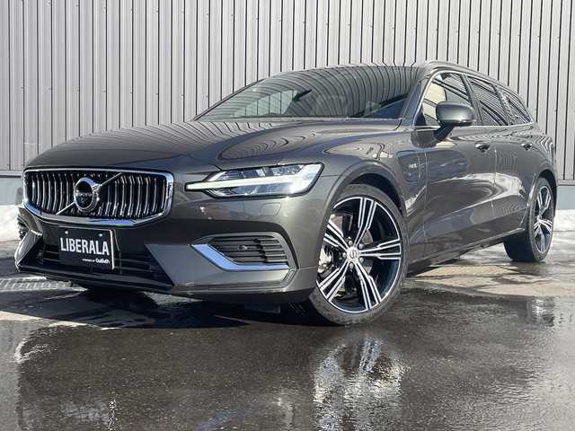 ボルボ ボルボ Ｖ６０ T6 ツインEG AWD インスクリプション 青森県 2019(令1)年 3.2万km グレー /プラグイン・ハイブリッド/4WD/ターボ&スーパーチャージャー/パノラマサンルーフ/Bowers &Wilkinsサウンドシステム/レザーシート/前席シートヒーター/エアシート/ /メモリー付パワーシート/電動リアゲート/純正ナビ・フルセグTV/　(アップルCarPlay/Androidオート)/全方位カメラ/ヘッドアップディスプレイ/衝突軽減ブレーキ/アダプティブクルーズコントロール/パーキングアシスト/自動発車/レーンキーピングアシスト/クロストラフィックアラート/ロードサイン/BLIS(ブラインドスポット)/パークアシスト/アクティブ・ベンディングライト/オートマチック・オートLEDライト/前後バンパーソナー/パワーバックドア/前後ドラレコ/ETC/シルバールーフレール/ヘットライトウオッシャー/ウインカーミラー /リア7面プライバシーガラス/純正19インチアルミホイール/W/サイド/カーテンエアバッグ /プッシュスタート/スマートキーx2/保証書/取説/メーター内ナビ表示可能