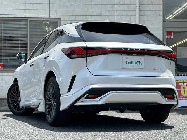レクサス ＲＸ 350 バージョンL 福岡県 2024(令6)年 1.1万km ソニッククォーツ ワンオーナー/MODELLISTAエアロ/パノラマムーンルーフ/アドバンスドパーク/純正14インチディスプレイオーディオ/　（AM/FM/Bluetooth/Miracast/フルセグTV）/バックカメラ/アラウンドビューモニター/レクサスセーフティサポート/・プリクラッシュセーフティ/・レーンディパーチャーアラート/・アドバンスドドライブ/・レーンチェンジアシスト/・ロードサインアシスト/・プロアクティブドライビングアシスト/・フロントクロストラフィックアラート/・リアクロストラフィックアラート/ブラインドスッポドモニター/安心降車アシスト/横滑り防止装置/パーキングサポートブレーキ/クリアランスソナー/コーナーセンサー/リアカメラディテクション/オートライト/オートハイビームアシスト/純正21インチAW/茶色ハーフレザーシート/メモリ付きパワーシート（D/N）/エアーシート/シートヒーター（全席）/パワーバックドア/ヘッドアップディスプレイ/前後録画機能付きデジタルインナーミラー/置くだけ充電/パドルシフト/USB-C端子×4/スペアキー×1/保証書/取扱説明書
