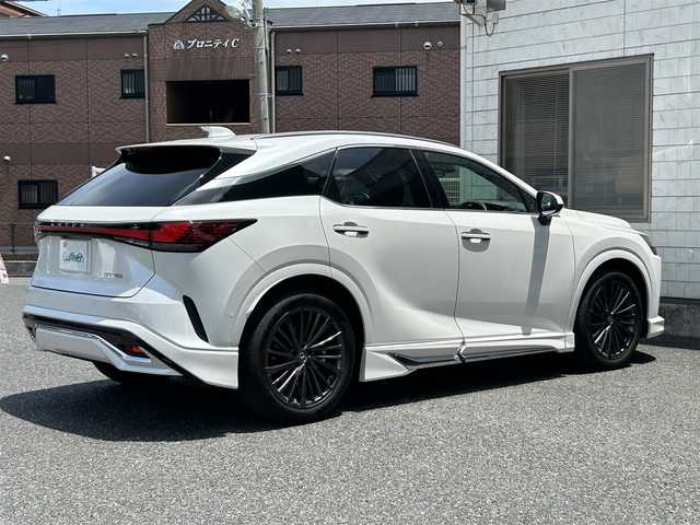 レクサス ＲＸ 350 バージョンL 福岡県 2024(令6)年 1.1万km ソニッククォーツ ワンオーナー/MODELLISTAエアロ/パノラマムーンルーフ/アドバンスドパーク/純正14インチディスプレイオーディオ/　（AM/FM/Bluetooth/Miracast/フルセグTV）/バックカメラ/アラウンドビューモニター/レクサスセーフティサポート/・プリクラッシュセーフティ/・レーンディパーチャーアラート/・アドバンスドドライブ/・レーンチェンジアシスト/・ロードサインアシスト/・プロアクティブドライビングアシスト/・フロントクロストラフィックアラート/・リアクロストラフィックアラート/ブラインドスッポドモニター/安心降車アシスト/横滑り防止装置/パーキングサポートブレーキ/クリアランスソナー/コーナーセンサー/リアカメラディテクション/オートライト/オートハイビームアシスト/純正21インチAW/茶色ハーフレザーシート/メモリ付きパワーシート（D/N）/エアーシート/シートヒーター（全席）/パワーバックドア/ヘッドアップディスプレイ/前後録画機能付きデジタルインナーミラー/置くだけ充電/パドルシフト/USB-C端子×4/スペアキー×1/保証書/取扱説明書
