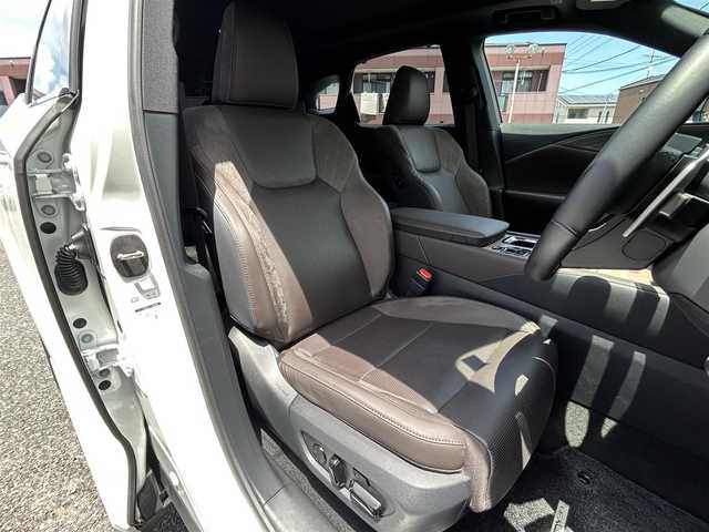 レクサス ＲＸ 350 バージョンL 福岡県 2024(令6)年 1.1万km ソニッククォーツ ワンオーナー/MODELLISTAエアロ/パノラマムーンルーフ/アドバンスドパーク/純正14インチディスプレイオーディオ/　（AM/FM/Bluetooth/Miracast/フルセグTV）/バックカメラ/アラウンドビューモニター/レクサスセーフティサポート/・プリクラッシュセーフティ/・レーンディパーチャーアラート/・アドバンスドドライブ/・レーンチェンジアシスト/・ロードサインアシスト/・プロアクティブドライビングアシスト/・フロントクロストラフィックアラート/・リアクロストラフィックアラート/ブラインドスッポドモニター/安心降車アシスト/横滑り防止装置/パーキングサポートブレーキ/クリアランスソナー/コーナーセンサー/リアカメラディテクション/オートライト/オートハイビームアシスト/純正21インチAW/茶色ハーフレザーシート/メモリ付きパワーシート（D/N）/エアーシート/シートヒーター（全席）/パワーバックドア/ヘッドアップディスプレイ/前後録画機能付きデジタルインナーミラー/置くだけ充電/パドルシフト/USB-C端子×4/スペアキー×1/保証書/取扱説明書