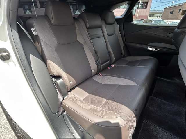 レクサス ＲＸ 350 バージョンL 福岡県 2024(令6)年 1.1万km ソニッククォーツ ワンオーナー/MODELLISTAエアロ/パノラマムーンルーフ/アドバンスドパーク/純正14インチディスプレイオーディオ/　（AM/FM/Bluetooth/Miracast/フルセグTV）/バックカメラ/アラウンドビューモニター/レクサスセーフティサポート/・プリクラッシュセーフティ/・レーンディパーチャーアラート/・アドバンスドドライブ/・レーンチェンジアシスト/・ロードサインアシスト/・プロアクティブドライビングアシスト/・フロントクロストラフィックアラート/・リアクロストラフィックアラート/ブラインドスッポドモニター/安心降車アシスト/横滑り防止装置/パーキングサポートブレーキ/クリアランスソナー/コーナーセンサー/リアカメラディテクション/オートライト/オートハイビームアシスト/純正21インチAW/茶色ハーフレザーシート/メモリ付きパワーシート（D/N）/エアーシート/シートヒーター（全席）/パワーバックドア/ヘッドアップディスプレイ/前後録画機能付きデジタルインナーミラー/置くだけ充電/パドルシフト/USB-C端子×4/スペアキー×1/保証書/取扱説明書