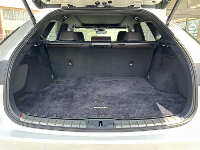 レクサス ＲＸ 350 バージョンL 福岡県 2024(令6)年 1.1万km ソニッククォーツ ワンオーナー/MODELLISTAエアロ/パノラマムーンルーフ/アドバンスドパーク/純正14インチディスプレイオーディオ/　（AM/FM/Bluetooth/Miracast/フルセグTV）/バックカメラ/アラウンドビューモニター/レクサスセーフティサポート/・プリクラッシュセーフティ/・レーンディパーチャーアラート/・アドバンスドドライブ/・レーンチェンジアシスト/・ロードサインアシスト/・プロアクティブドライビングアシスト/・フロントクロストラフィックアラート/・リアクロストラフィックアラート/ブラインドスッポドモニター/安心降車アシスト/横滑り防止装置/パーキングサポートブレーキ/クリアランスソナー/コーナーセンサー/リアカメラディテクション/オートライト/オートハイビームアシスト/純正21インチAW/茶色ハーフレザーシート/メモリ付きパワーシート（D/N）/エアーシート/シートヒーター（全席）/パワーバックドア/ヘッドアップディスプレイ/前後録画機能付きデジタルインナーミラー/置くだけ充電/パドルシフト/USB-C端子×4/スペアキー×1/保証書/取扱説明書