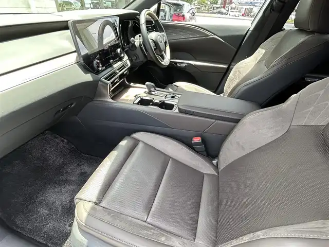 レクサス ＲＸ 350 バージョンL 福岡県 2024(令6)年 1.1万km ソニッククォーツ ワンオーナー/MODELLISTAエアロ/パノラマムーンルーフ/アドバンスドパーク/純正14インチディスプレイオーディオ/　（AM/FM/Bluetooth/Miracast/フルセグTV）/バックカメラ/アラウンドビューモニター/レクサスセーフティサポート/・プリクラッシュセーフティ/・レーンディパーチャーアラート/・アドバンスドドライブ/・レーンチェンジアシスト/・ロードサインアシスト/・プロアクティブドライビングアシスト/・フロントクロストラフィックアラート/・リアクロストラフィックアラート/ブラインドスッポドモニター/安心降車アシスト/横滑り防止装置/パーキングサポートブレーキ/クリアランスソナー/コーナーセンサー/リアカメラディテクション/オートライト/オートハイビームアシスト/純正21インチAW/茶色ハーフレザーシート/メモリ付きパワーシート（D/N）/エアーシート/シートヒーター（全席）/パワーバックドア/ヘッドアップディスプレイ/前後録画機能付きデジタルインナーミラー/置くだけ充電/パドルシフト/USB-C端子×4/スペアキー×1/保証書/取扱説明書