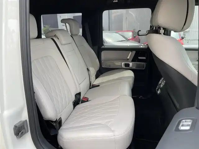 メルセデス・ベンツ ゲレンデヴァーゲン Ｇ４００ｄ マヌファクトゥーアエディション 神奈川県 2021(令3)年 1.6万km ダイヤモンドホワイト マヌファクトゥーアエディション/左右電動サイドステップ/ブラバスフロントスポイラー/ワンオーナー/AMGライン/ラグジュアリーパッケージ/レーダーセーフティパッケージ/アダプティブダンピング/サンルーフ/白革シート/ブルメスターサウンド/純正メモリーナビ・地デジTV/全方位カメラ/デジタルインナーミラー/純正USB/BT再生/ETC2.0/前席パワーシート/マッサージ機能付き/シートヒーター/エアシート/純正20インチAW/LEDヘッドライト/レーダークルーズコントロール/衝突軽減ブレーキ/LKA/BSM/標識検知/コーナーセンサー/パドルシフト/プッシュスタート/キーレスキー×2/R3/4/5/6年ディーラー整備記録/保証書・取説あり