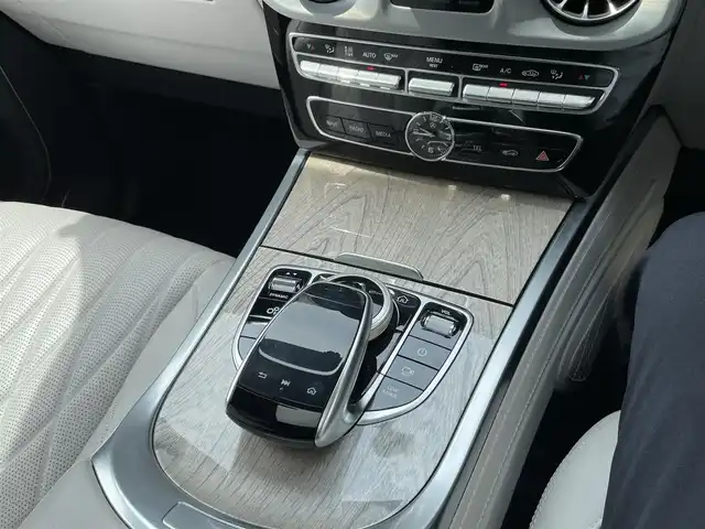 メルセデス・ベンツ ゲレンデヴァーゲン Ｇ４００ｄ マヌファクトゥーアエディション 神奈川県 2021(令3)年 1.6万km ダイヤモンドホワイト マヌファクトゥーアエディション/左右電動サイドステップ/ブラバスフロントスポイラー/ワンオーナー/AMGライン/ラグジュアリーパッケージ/レーダーセーフティパッケージ/アダプティブダンピング/サンルーフ/白革シート/ブルメスターサウンド/純正メモリーナビ・地デジTV/全方位カメラ/デジタルインナーミラー/純正USB/BT再生/ETC2.0/前席パワーシート/マッサージ機能付き/シートヒーター/エアシート/純正20インチAW/LEDヘッドライト/レーダークルーズコントロール/衝突軽減ブレーキ/LKA/BSM/標識検知/コーナーセンサー/パドルシフト/プッシュスタート/キーレスキー×2/R3/4/5/6年ディーラー整備記録/保証書・取説あり
