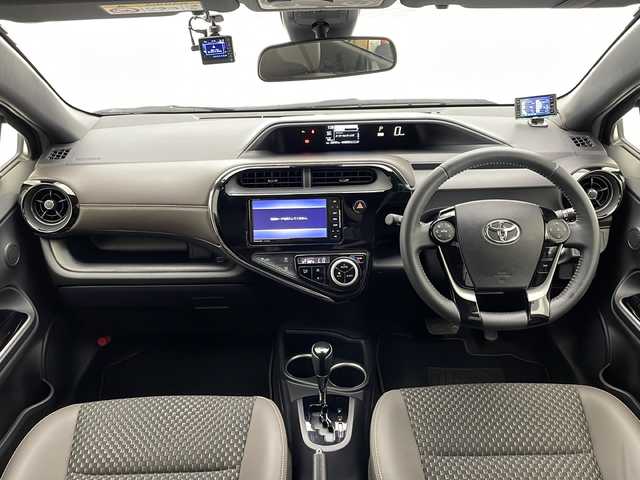 トヨタ アクア クロスオーバー グラム 宮崎県 2020(令2)年 3万km ブラックマイカ Toyota Safety Sense /〇プリクラシュセーフティ/〇レーンディパーチャーアラート/〇パーキングサポートブレーキ/〇オートマチックハイビーム/〇クリアランスソナー/〇先行車発進告知/社外7インチSDナビ/フルセグTV/CD/DVD/Bluetooth/バックカメラ/ハーフレザーシート/LEDヘッドライト/前後ドライブレコーダー/社外レーダー探知機（ZERO 700V)/
