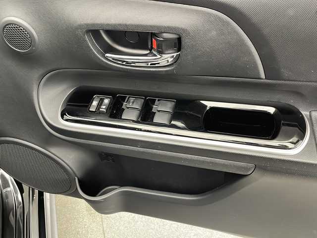 トヨタ アクア クロスオーバー グラム 宮崎県 2020(令2)年 3万km ブラックマイカ Toyota Safety Sense /〇プリクラシュセーフティ/〇レーンディパーチャーアラート/〇パーキングサポートブレーキ/〇オートマチックハイビーム/〇クリアランスソナー/〇先行車発進告知/社外7インチSDナビ/フルセグTV/CD/DVD/Bluetooth/バックカメラ/ハーフレザーシート/LEDヘッドライト/前後ドライブレコーダー/社外レーダー探知機（ZERO 700V)/