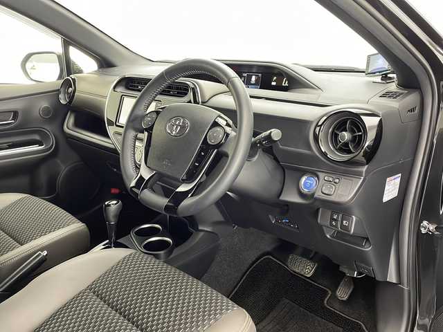 トヨタ アクア クロスオーバー グラム 宮崎県 2020(令2)年 3万km ブラックマイカ Toyota Safety Sense /〇プリクラシュセーフティ/〇レーンディパーチャーアラート/〇パーキングサポートブレーキ/〇オートマチックハイビーム/〇クリアランスソナー/〇先行車発進告知/社外7インチSDナビ/フルセグTV/CD/DVD/Bluetooth/バックカメラ/ハーフレザーシート/LEDヘッドライト/前後ドライブレコーダー/社外レーダー探知機（ZERO 700V)/