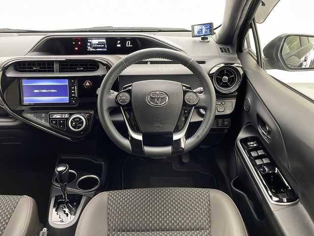 トヨタ アクア クロスオーバー グラム 宮崎県 2020(令2)年 3万km ブラックマイカ Toyota Safety Sense /〇プリクラシュセーフティ/〇レーンディパーチャーアラート/〇パーキングサポートブレーキ/〇オートマチックハイビーム/〇クリアランスソナー/〇先行車発進告知/社外7インチSDナビ/フルセグTV/CD/DVD/Bluetooth/バックカメラ/ハーフレザーシート/LEDヘッドライト/前後ドライブレコーダー/社外レーダー探知機（ZERO 700V)/