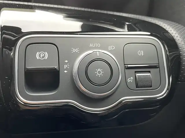 メルセデス・ベンツ ＣＬＡ１８０ AMGライン 愛知県 2021(令3)年 2.9万km マウンテングレー ワンオーナー/AMGライン/純正メーカーナビ/フルセグTV/バックカメラ/ETC/純正18インチAW/ハーフレザーシート/前席メモリー付きパワーシート/前席シートヒーター/ブルメスターサウンド/純正前後ドライブレコーダー/アクティブレーキーピングアシスト/アテンションアシスト/ブラインドスポットアシスト/レーンチェンジアシスト/アクティブステアリングアシスト/パークトロニック/レーダークルーズコントロール/純正フロアマット/LEDヘッドライト/取説、保証書/スペアキー