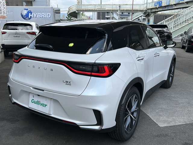レクサス ＬＢＸ クール 京都府 2024(令6)年 0.4万km パールⅡ 純正ＳＤナビ　/フルセグテレビ　/全方位カメラ　/コーナーセンサー　/ＥＴＣ２．０　/４ＷＤ/電動リアゲート　/パワーシート　/パドルシフト　/ドライブレコーダー/シートヒーター/MTモード付AT/LEDヘッドライト/横滑り防止装置/盗難防止装置/レーンキープアシスト/衝突被害軽減システム/オートライト/Wサイドエアバッグ