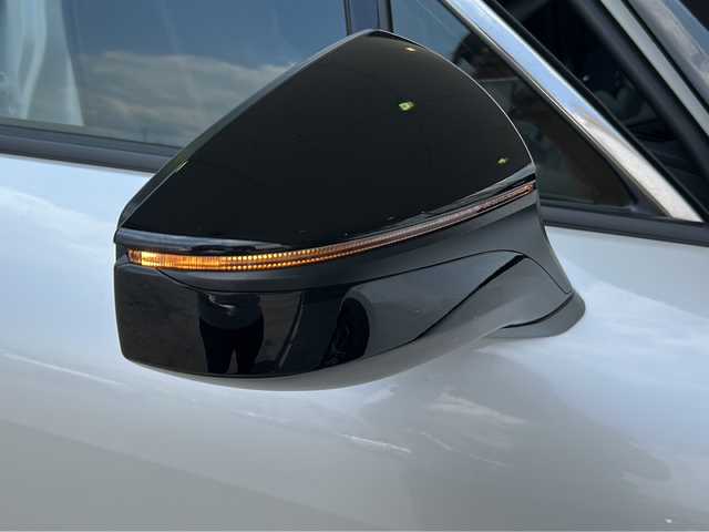 レクサス ＬＢＸ クール 京都府 2024(令6)年 0.4万km パールⅡ 純正ＳＤナビ　/フルセグテレビ　/全方位カメラ　/コーナーセンサー　/ＥＴＣ２．０　/４ＷＤ/電動リアゲート　/パワーシート　/パドルシフト　/ドライブレコーダー/シートヒーター/MTモード付AT/LEDヘッドライト/横滑り防止装置/盗難防止装置/レーンキープアシスト/衝突被害軽減システム/オートライト/Wサイドエアバッグ