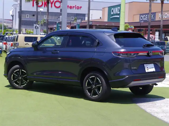 ホンダ ヴェゼル G 千葉県 2023(令5)年 2.7万km メテオロイドグレーメタリック ホンダセンシング/・衝突軽減ブレーキ（CMBS）/・車線維持支援システム（LKAS）/・アダプティブクルーズコントロール（ACC）/・後方誤発進抑制機能/・誤発進抑制機能/純正メモリーナビ/【CD再生機能　Bluetooth接続】/バックカメラ/ドライブレコーダー（前後撮影）/ETC/LEDヘッドライト/フォグライト/ウインカーミラー/コーナーセンサー/純正16インチアルミホイル/サイド/カーテンエアバッグ/Honda スマートキー