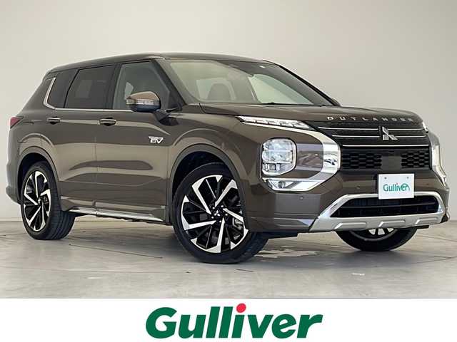 三菱 アウトランダー ＰＨＥＶ P 愛知県 2023(令5)年 0.9万km 茶 マイプロパイロット/衝突被害軽減ブレーキ/BOSEプレミアムサウンド/純正9インチディスプレイオーディオ（ナビあり）/全方位カメラ/クルーズコントロール/シートヒーター/フルセグTV/Bluetooth/バックカメラ/電動リアゲート/パワーシート/ヘッドアップディスプレイ/コーナーセンサー/純正アルミホイール/ブラインドスポットモニター/LEDヘッドライト/パドルシフト/ステアリングヒーター/インテリジェントミラー/オートマチックハイビーム/ドライブレコーダー/ETC2.0/ダウンヒルアシストコントロール/置くだけ充電器/ステアリングスイッチ/スマートキー/プッシュスタート
