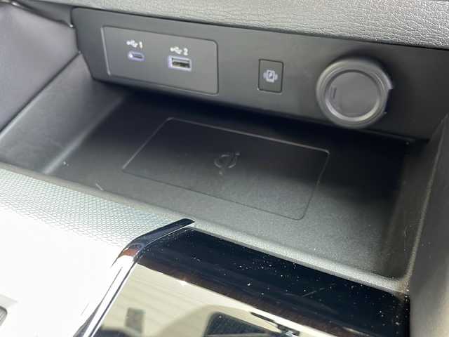 三菱 アウトランダー ＰＨＥＶ P 愛知県 2023(令5)年 0.9万km 茶 マイプロパイロット/衝突被害軽減ブレーキ/BOSEプレミアムサウンド/純正9インチディスプレイオーディオ（ナビあり）/全方位カメラ/クルーズコントロール/シートヒーター/フルセグTV/Bluetooth/バックカメラ/電動リアゲート/パワーシート/ヘッドアップディスプレイ/コーナーセンサー/純正アルミホイール/ブラインドスポットモニター/LEDヘッドライト/パドルシフト/ステアリングヒーター/インテリジェントミラー/オートマチックハイビーム/ドライブレコーダー/ETC2.0/ダウンヒルアシストコントロール/置くだけ充電器/ステアリングスイッチ/スマートキー/プッシュスタート