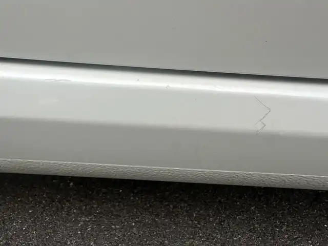 トヨタ ８６ GT リミテッド 岡山県 2015(平27)年 5.3万km クリスタルホワイトパール 登録時走行距離52117km/純正7インチナビ/フルセグTV/（AM.FM.TV.CD.DVD.BT）/ビークルスタビリティコントロール/ドライブモードセレクトスイッチ/クルーズコントロール/横滑り防止装置/バックカメラ/オートライト/ETC/ドライブレコーダー/シートヒーター/ハーフレザーシート/純正17インチAW/純正フロアマット