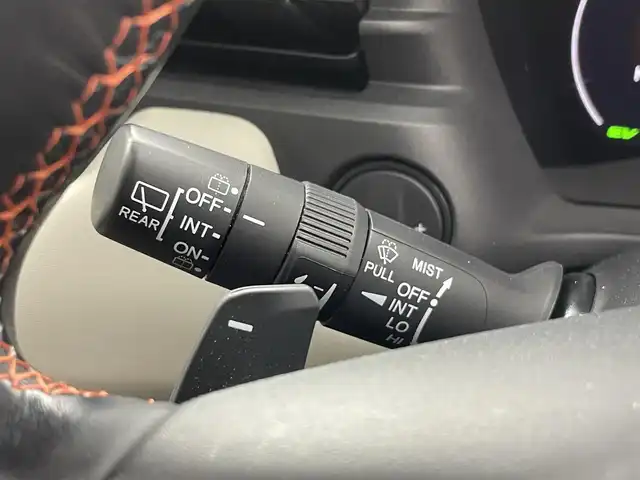 ホンダ ヴェゼル ハイブリッド e:HEV PLaY 愛知県 2022(令4)年 4.7万km サンドカーキパール ・パノラマルーフ/・ワイヤレス充電/・純正9インチナビ/・Bluetooth/・バックカメラ/・フルセグTV/・ホンダセンシング/・衝突被害軽減システム/・クルーズコントロール/・コーナーセンサー/・レーンキープアシスト/・オートライト/・オートマチックハイビーム/・パワーバックドア/・シートヒーター/・ドライブレコーダー/。ETC2.0/・フルフラットシート/・チップアップシート/プッシュスタート/・スマートキー/・スペアキー