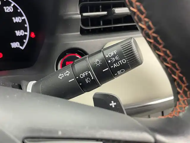 ホンダ ヴェゼル ハイブリッド e:HEV PLaY 愛知県 2022(令4)年 4.7万km サンドカーキパール ・パノラマルーフ/・ワイヤレス充電/・純正9インチナビ/・Bluetooth/・バックカメラ/・フルセグTV/・ホンダセンシング/・衝突被害軽減システム/・クルーズコントロール/・コーナーセンサー/・レーンキープアシスト/・オートライト/・オートマチックハイビーム/・パワーバックドア/・シートヒーター/・ドライブレコーダー/。ETC2.0/・フルフラットシート/・チップアップシート/プッシュスタート/・スマートキー/・スペアキー