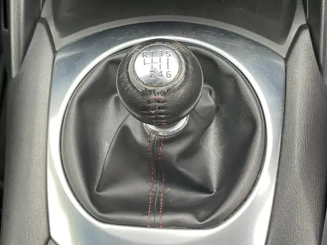 マツダ ロードスター S レザーパッケージ 滋賀県 2015(平27)年 6.6万km ソウルレッドプレミアムメタリック 禁煙車/純正７型ナビ（Ｂｌｕｅｔｏｏｔｈ／ＣＤ／ＤＶＤ／フルセグ）/衝突軽減ブレーキ/レーンキープアシスト/レザーシート/運転席助手席シートヒーター/オートライト/ソフトトップルーフ/ステリングリモコン/プッシュスタート
