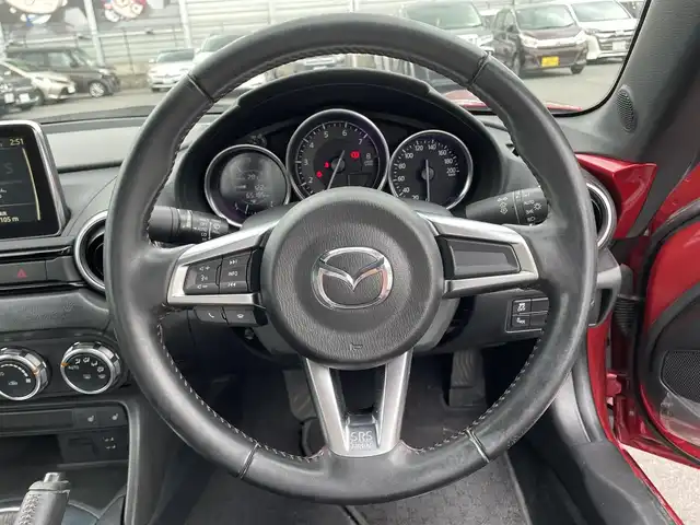 マツダ ロードスター S レザーパッケージ 滋賀県 2015(平27)年 6.6万km ソウルレッドプレミアムメタリック 禁煙車/純正７型ナビ（Ｂｌｕｅｔｏｏｔｈ／ＣＤ／ＤＶＤ／フルセグ）/衝突軽減ブレーキ/レーンキープアシスト/レザーシート/運転席助手席シートヒーター/オートライト/ソフトトップルーフ/ステリングリモコン/プッシュスタート