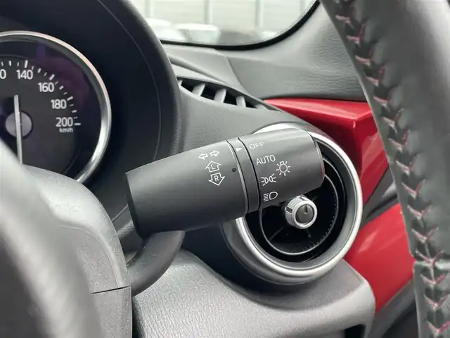 マツダ ロードスター S レザーパッケージ 滋賀県 2015(平27)年 6.6万km ソウルレッドプレミアムメタリック 禁煙車/純正７型ナビ（Ｂｌｕｅｔｏｏｔｈ／ＣＤ／ＤＶＤ／フルセグ）/衝突軽減ブレーキ/レーンキープアシスト/レザーシート/運転席助手席シートヒーター/オートライト/ソフトトップルーフ/ステリングリモコン/プッシュスタート