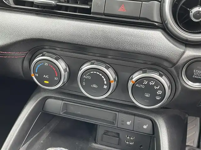 マツダ ロードスター S レザーパッケージ 滋賀県 2015(平27)年 6.6万km ソウルレッドプレミアムメタリック 禁煙車/純正７型ナビ（Ｂｌｕｅｔｏｏｔｈ／ＣＤ／ＤＶＤ／フルセグ）/衝突軽減ブレーキ/レーンキープアシスト/レザーシート/運転席助手席シートヒーター/オートライト/ソフトトップルーフ/ステリングリモコン/プッシュスタート