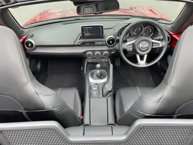 マツダ ロードスター S レザーパッケージ 滋賀県 2015(平27)年 6.6万km ソウルレッドプレミアムメタリック 禁煙車/純正７型ナビ（Ｂｌｕｅｔｏｏｔｈ／ＣＤ／ＤＶＤ／フルセグ）/衝突軽減ブレーキ/レーンキープアシスト/レザーシート/運転席助手席シートヒーター/オートライト/ソフトトップルーフ/ステリングリモコン/プッシュスタート