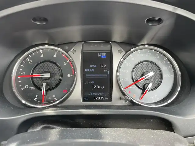 トヨタ ハイラックス Z GRスポーツ 千葉県 2023(令5)年 3.2万km スーパーホワイトⅡ ワンオーナー　/４ＷＤ　/ディーゼル　/純正８インチナビ　/Ｂｌｕｅｔｏｏｔｈ/ＵＳＢ/アップルカープレイ／アンドロイドオート　/全方位カメラ　/レーダークルーズコントロール　/ETC　/LEDヘッドライト/D席パワーシート/ハーフレザーシート/オートライト