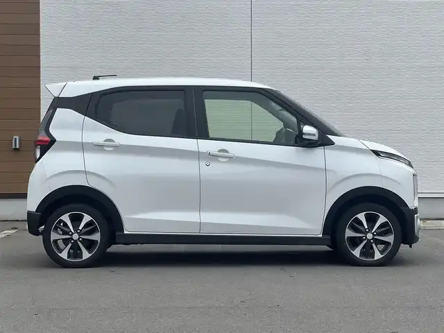 三菱 ｅＫクロス T 秋田県 2021(令3)年 8.7万km シルキーホワイト ４WD/LEDヘッドライト/純正ナビ/衝突軽減システム/フルセグ/全方位カメラ/純正アルミ/スマートキー/アイドリングストップ/コーナーセンサー/プッシュスタート/クルーズコントロール/ダウンヒルアシストコントロール/パーキングアシスト/ステアリングスイッチ/前席シートヒーター/ドライブレコーダー/ETC/純正フロアマット/純正ドアバイザー/オートライト/オートエアコン/パワーステアリング/パワーウィンドウ/横滑り防止/レベライザー/電動格納ウィンカーミラー/保証書/記録簿
