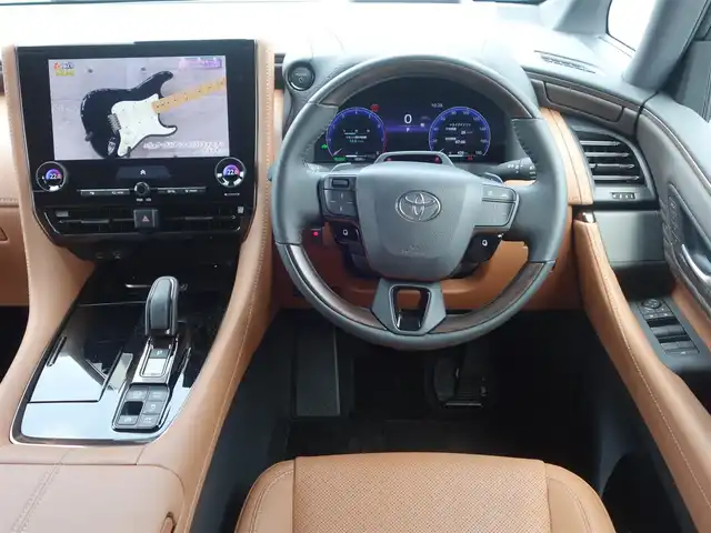 トヨタ ヴェルファイア ハイブリット Z プレミア 静岡県 2023(令5)年 0.3万km プラチナホワイトパールマイカ ワンオーナー／禁煙車/走行距離2232キロ/車検R8年8月29日/純正オプション/　・サンセットブラウンプレミアムナッパ革シート/　・13.2インチフリップダウンモニター/　・電子インナーミラー型ドライブレコーダー/　（前後方カメラ）/　・ユニバーサルステップ/トヨタセーフティセンス/BSM/トヨタチームメイト/　・アドバンストパーク/　・パーキングサポートブレーキ/　・アドバンストドライブ/　・リモート機能/左右独立ムーンルーフ/14インチディスプレイオーディオ/　ナビ／USB/HDMI/フルセグTV/　(TVキット付)／AppleCarPlay／/　Android audio/ETC2.0/おくだけ充電/ヘッドアップディスプレイ/快適温熱シート/前席パワーシート（運転席メモリー付）/2列目エグゼクティブパワーシート/　・パワーリクライニング/　・パワーオットマン/　・快適温熱シート/　・サイドテーブル/　・USB端子/5面スモーク施工/両側パワースライドドア/パワーバックドア/3眼LEDヘッドライト/プッシュスタート／スマートキー/純正フロアマット/保証書
