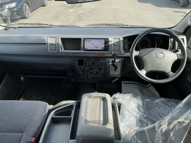 トヨタ ハイエース GL 道央・札幌 2010(平22)年 11.7万km ホワイト 4WD/キャンピング仕様/10人乗り/社外ナビ/フルセグTV/CD/DVD/MS/AM/FM/バックカメラ/パワースライドドア/リアテーブル/シートベッド/インバーター/サブバッテリー/FFヒーター/冷蔵庫/ドラレコ（前方タイプ）/ETC/社外15インチAW/ヒッチメンバー/室内フルカーテン/リモコンキー/スペアキー/社外エンジンスターター/保証書/取扱説明書