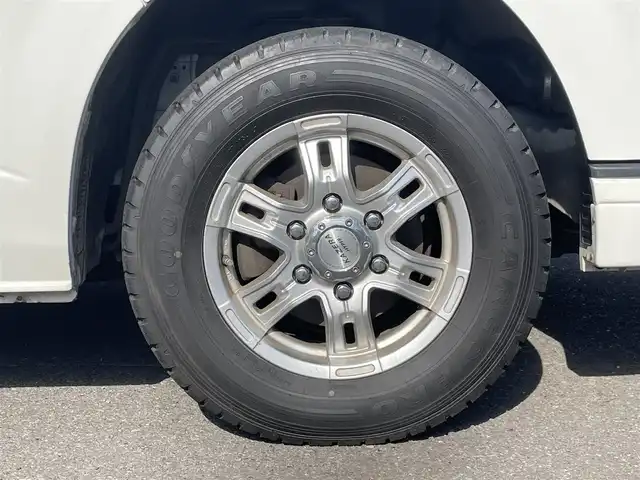 トヨタ ハイエース GL 道央・札幌 2010(平22)年 11.7万km ホワイト 4WD/キャンピング仕様/10人乗り/社外ナビ/フルセグTV/CD/DVD/MS/AM/FM/バックカメラ/パワースライドドア/リアテーブル/シートベッド/インバーター/サブバッテリー/FFヒーター/冷蔵庫/ドラレコ（前方タイプ）/ETC/社外15インチAW/ヒッチメンバー/室内フルカーテン/リモコンキー/スペアキー/社外エンジンスターター/保証書/取扱説明書