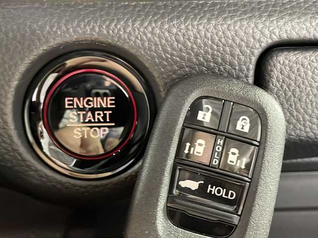 ホンダ ステップワゴン スパーダ 福岡県 2024(令6)年 1.2万km プラチナホワイトパール 社外10インチディスプレイオーディオ/両側パワースライドドア/レーダークルーズコントロール/パワーバックドア/ホンダセンシング/LEDヘッドライト/オットマン/ブランドスポットモニター/パトルシフト/シートヒーター（D/N）/オートライト/純正16インチアルミホイール/純正フロアマット