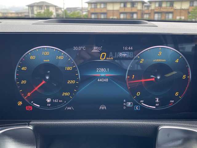 メルセデス・ベンツ Ｍ・ベンツ ＧＬＢ２００ｄ AMGライン 福岡県 2021(令3)年 4.4万km ポーラホワイト ・サンルーフ/・アダプティブクルーズコントロール/・純正HDDナビ/USB/Bluetooth/・全方位カメラ/・赤革シート/シートヒーター/・ドライブレコーダー/・フルセグ/・ETC/・純正19AW/プッシュスタート/・パーキングアシスト/・アイドリングストップ/・スマートキー/・電動リアゲート/・パワーシート/・レーンキープアシスト/・オートライト/・LEDライト/・ワイヤレス充電/・ヘッドアップディスプレイ/・保証書/・取扱説明書