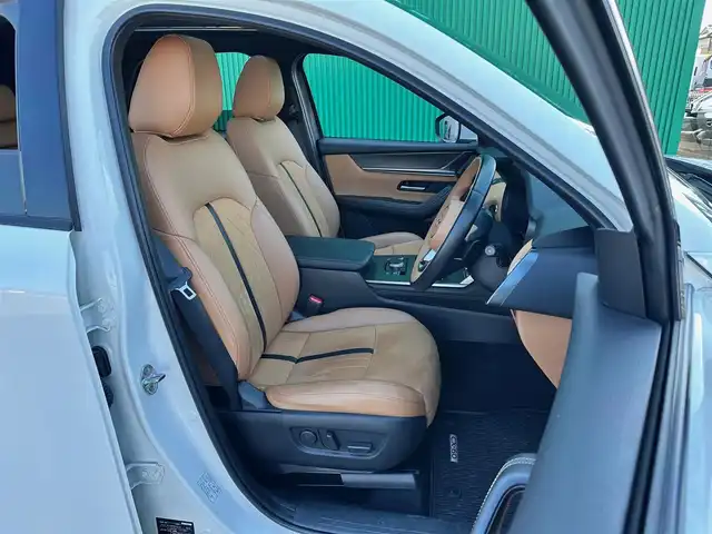 マツダ ＣＸ－６０ XD HV プレミアムスポーツ 宮城県 2023(令5)年 1.8万km ロジウムホワイトプレミアムメタリック BOSEサウンドシステム/パノラマサンルーフ/スマートブレーキサポート/誤発進抑制制御/車線逸脱警報システム/降車支援機能付ブラインドスポットモニタリング/レーンキープアシストシステム/緊急時車線維持支援システム/接近車両検知（前側方/後側方）/レーダークルーズコントロール/クルージングトラフィックサポート/コーナーセンサー/ドライバー異常時対応システム/ヘッドアップディスプレイ/シースルービュー機能付360度ビューモニター/12.3インチセンターディスプレイ/・Bluetooth/・AppleCarPlay/AndroidAuto/・フルセグTV/・USB/HDMI/ワイヤレス充電/ハンズフリーパワーバックドア/ハーフレザーシート/シートヒーター／ベンチレーション/パワーシート（運転席メモリー機能付）/ステアリングヒーター/電動パーキングブレーキ/ブレーキホールド/アダプティブLEDヘッドランプ/スマートキー＆プッシュスタート/電動格納ミラー/純正20インチAW/純正ラバーマット/W/サイド/カーテンエアバッグ