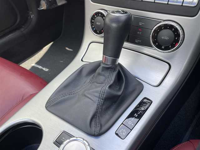 メルセデス・ベンツ ＳＬＫ２００ レーダーセーフティエディション 滋賀県 2013(平25)年 5.3万km ポーラホワイト ガソリン/2WD/AT/オープン/マジックスカイルーフ/WALD製アルミホイール純正ナビ/【CD/フルセグ/Bluetooth】/ETC/バックカメラ/プリクラッシュブレーキアシスト/レーンキープアシスト/クルーズコントロール/横滑り防止装置/コーナーセンサー/BSM/アテンションアシスト/運転席・助手席メモリー付きパワーシート/運転席・助手席シートヒーター/レザーシート/電動格納ミラー/電動パーキング/革巻きステアリング/ステアリングスイッチ/パドルシフト/オートライト/LEDヘッドライト/フルオートエアコン/スペアキー/リモコンキー