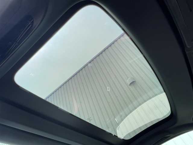 メルセデス・ベンツ ＳＬＫ２００ レーダーセーフティエディション 滋賀県 2013(平25)年 5.3万km ポーラホワイト ガソリン/2WD/AT/オープン/マジックスカイルーフ/WALD製アルミホイール純正ナビ/【CD/フルセグ/Bluetooth】/ETC/バックカメラ/プリクラッシュブレーキアシスト/レーンキープアシスト/クルーズコントロール/横滑り防止装置/コーナーセンサー/BSM/アテンションアシスト/運転席・助手席メモリー付きパワーシート/運転席・助手席シートヒーター/レザーシート/電動格納ミラー/電動パーキング/革巻きステアリング/ステアリングスイッチ/パドルシフト/オートライト/LEDヘッドライト/フルオートエアコン/スペアキー/リモコンキー