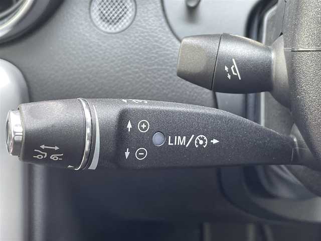 メルセデス・ベンツ ＳＬＫ２００ レーダーセーフティエディション 滋賀県 2013(平25)年 5.3万km ポーラホワイト ガソリン/2WD/AT/オープン/マジックスカイルーフ/WALD製アルミホイール純正ナビ/【CD/フルセグ/Bluetooth】/ETC/バックカメラ/プリクラッシュブレーキアシスト/レーンキープアシスト/クルーズコントロール/横滑り防止装置/コーナーセンサー/BSM/アテンションアシスト/運転席・助手席メモリー付きパワーシート/運転席・助手席シートヒーター/レザーシート/電動格納ミラー/電動パーキング/革巻きステアリング/ステアリングスイッチ/パドルシフト/オートライト/LEDヘッドライト/フルオートエアコン/スペアキー/リモコンキー