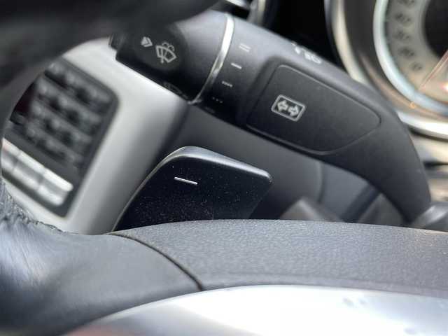 メルセデス・ベンツ ＳＬＫ２００ レーダーセーフティエディション 滋賀県 2013(平25)年 5.3万km ポーラホワイト ガソリン/2WD/AT/オープン/マジックスカイルーフ/WALD製アルミホイール純正ナビ/【CD/フルセグ/Bluetooth】/ETC/バックカメラ/プリクラッシュブレーキアシスト/レーンキープアシスト/クルーズコントロール/横滑り防止装置/コーナーセンサー/BSM/アテンションアシスト/運転席・助手席メモリー付きパワーシート/運転席・助手席シートヒーター/レザーシート/電動格納ミラー/電動パーキング/革巻きステアリング/ステアリングスイッチ/パドルシフト/オートライト/LEDヘッドライト/フルオートエアコン/スペアキー/リモコンキー