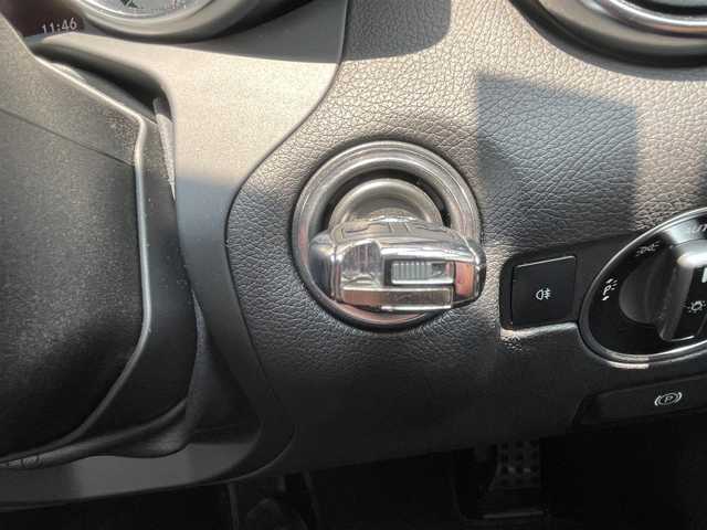 メルセデス・ベンツ ＳＬＫ２００ レーダーセーフティエディション 滋賀県 2013(平25)年 5.3万km ポーラホワイト ガソリン/2WD/AT/オープン/マジックスカイルーフ/WALD製アルミホイール純正ナビ/【CD/フルセグ/Bluetooth】/ETC/バックカメラ/プリクラッシュブレーキアシスト/レーンキープアシスト/クルーズコントロール/横滑り防止装置/コーナーセンサー/BSM/アテンションアシスト/運転席・助手席メモリー付きパワーシート/運転席・助手席シートヒーター/レザーシート/電動格納ミラー/電動パーキング/革巻きステアリング/ステアリングスイッチ/パドルシフト/オートライト/LEDヘッドライト/フルオートエアコン/スペアキー/リモコンキー